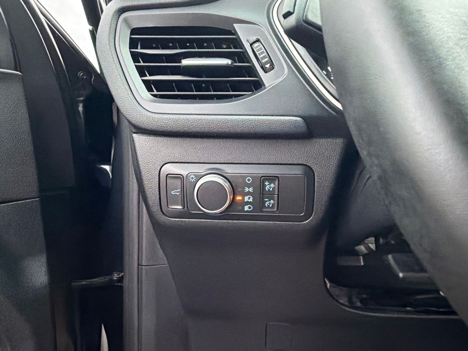Certified Used 2022 Blue Metallic Ford SE image 21