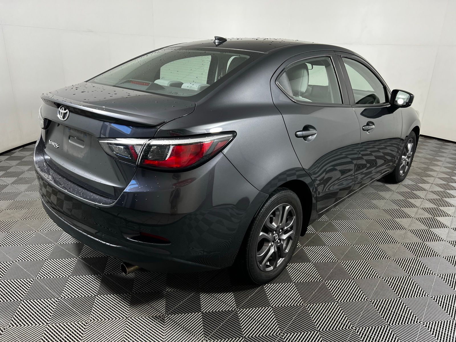 2019 Toyota Yaris LE 5