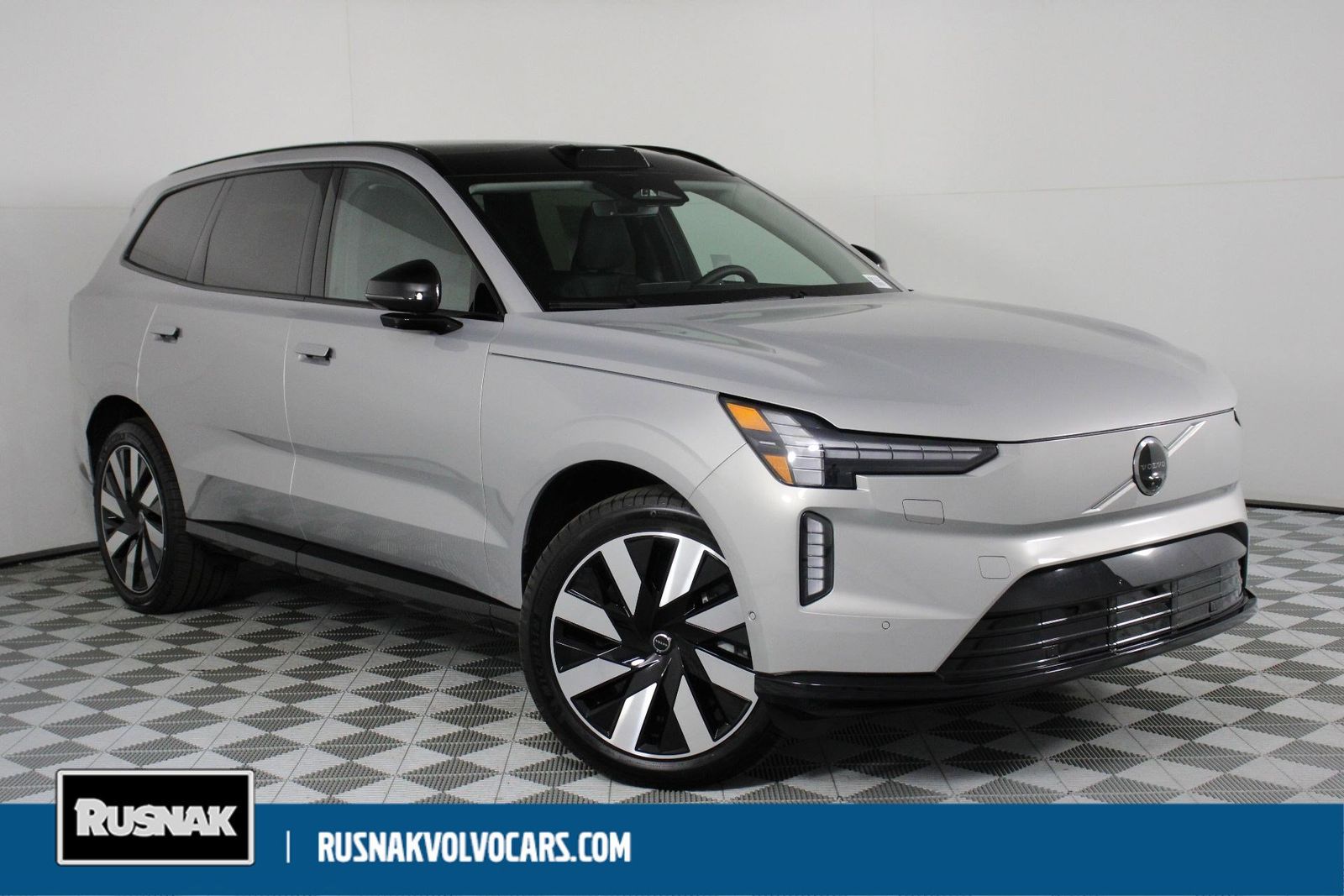 2025 Volvo EX90 Twin Plus 6-Passenger eAWD