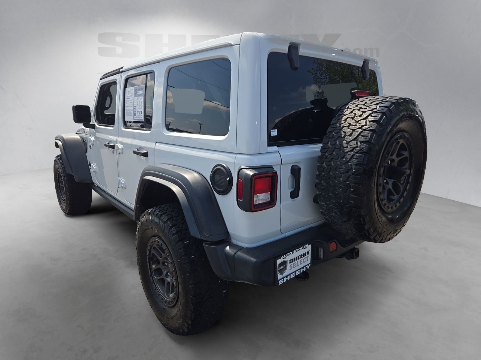 Used 2022 White Jeep Unlimited High Tide image 15