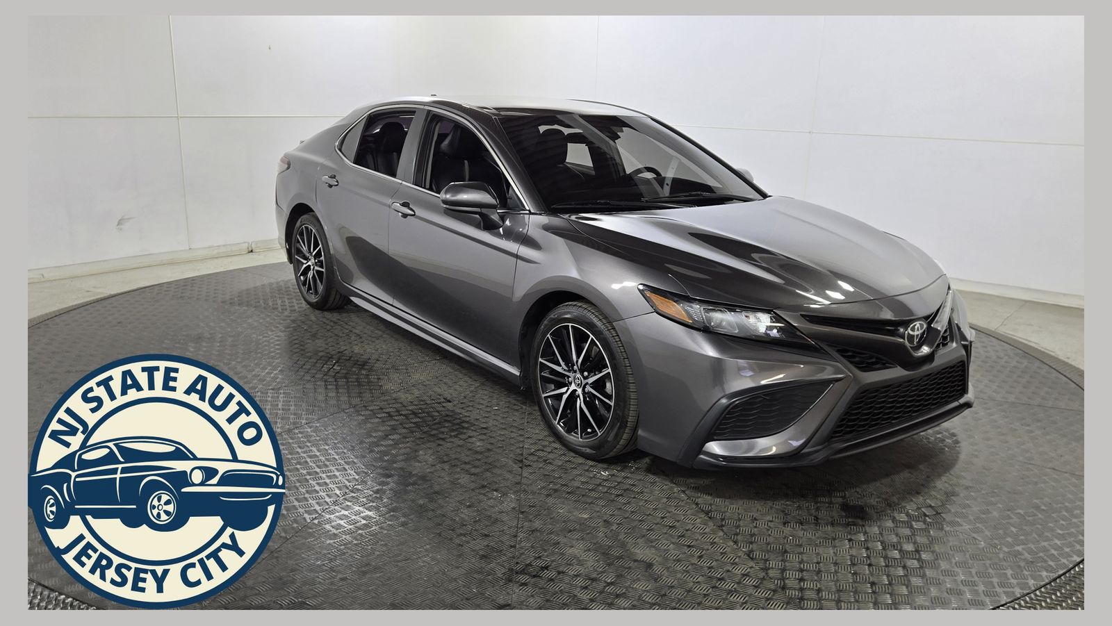  2021 Toyota Camry SE FWD   