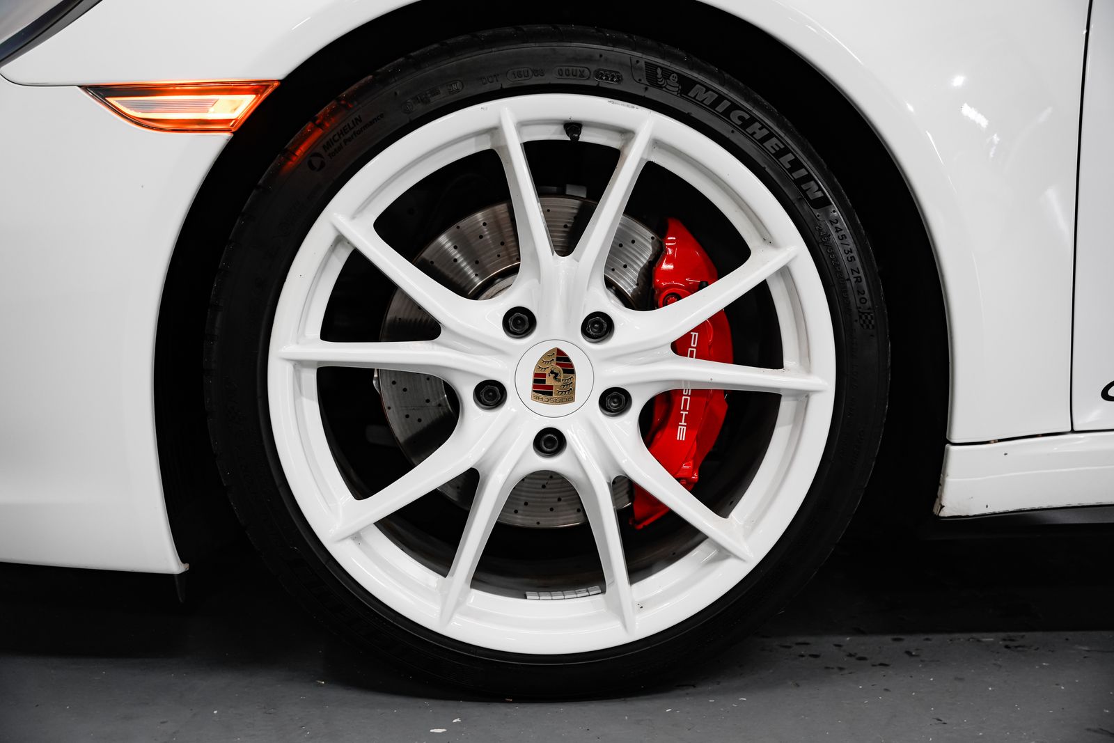 2019 Porsche 911 Targa 4 GTS — photo 45