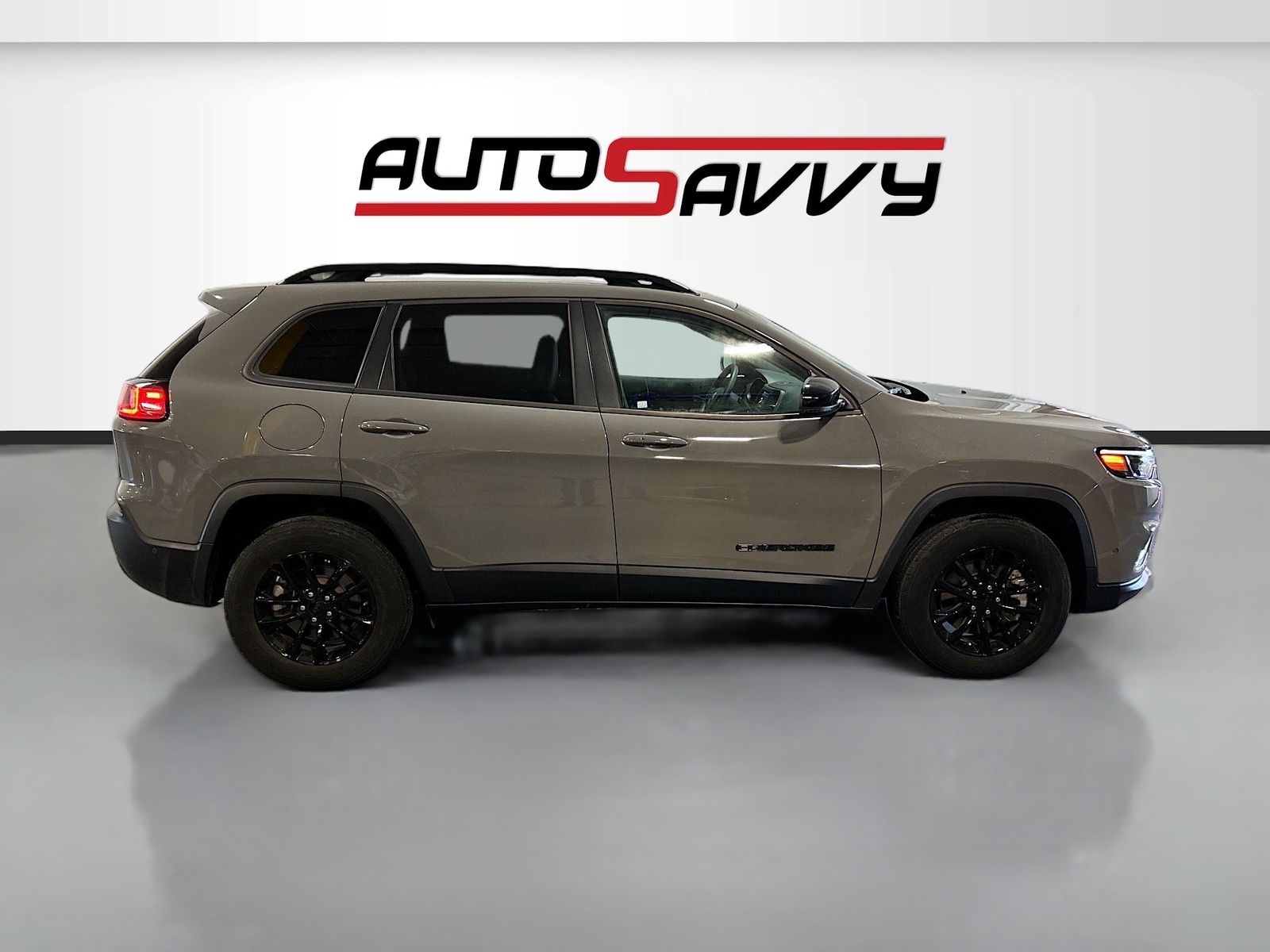 Used 2023 Gray Jeep Altitude image 8