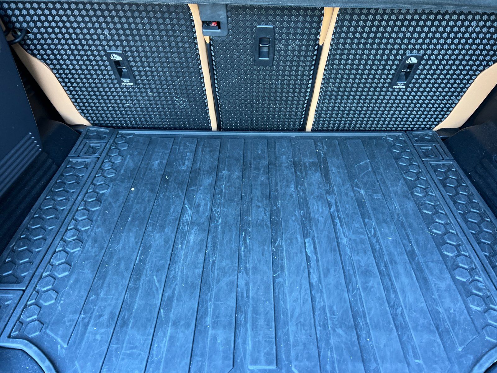2023 Land Rover Defender 110 V8 — full photo 14 of 27