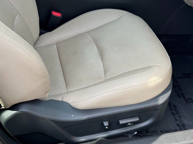 Used 2015 Black Kia EX image 32