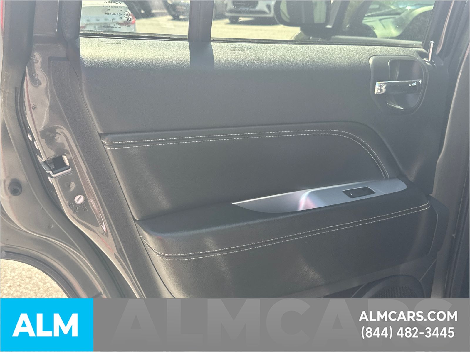 Used 2016 Granite Crystal Clearcoat Metallic Jeep Latitude image 14