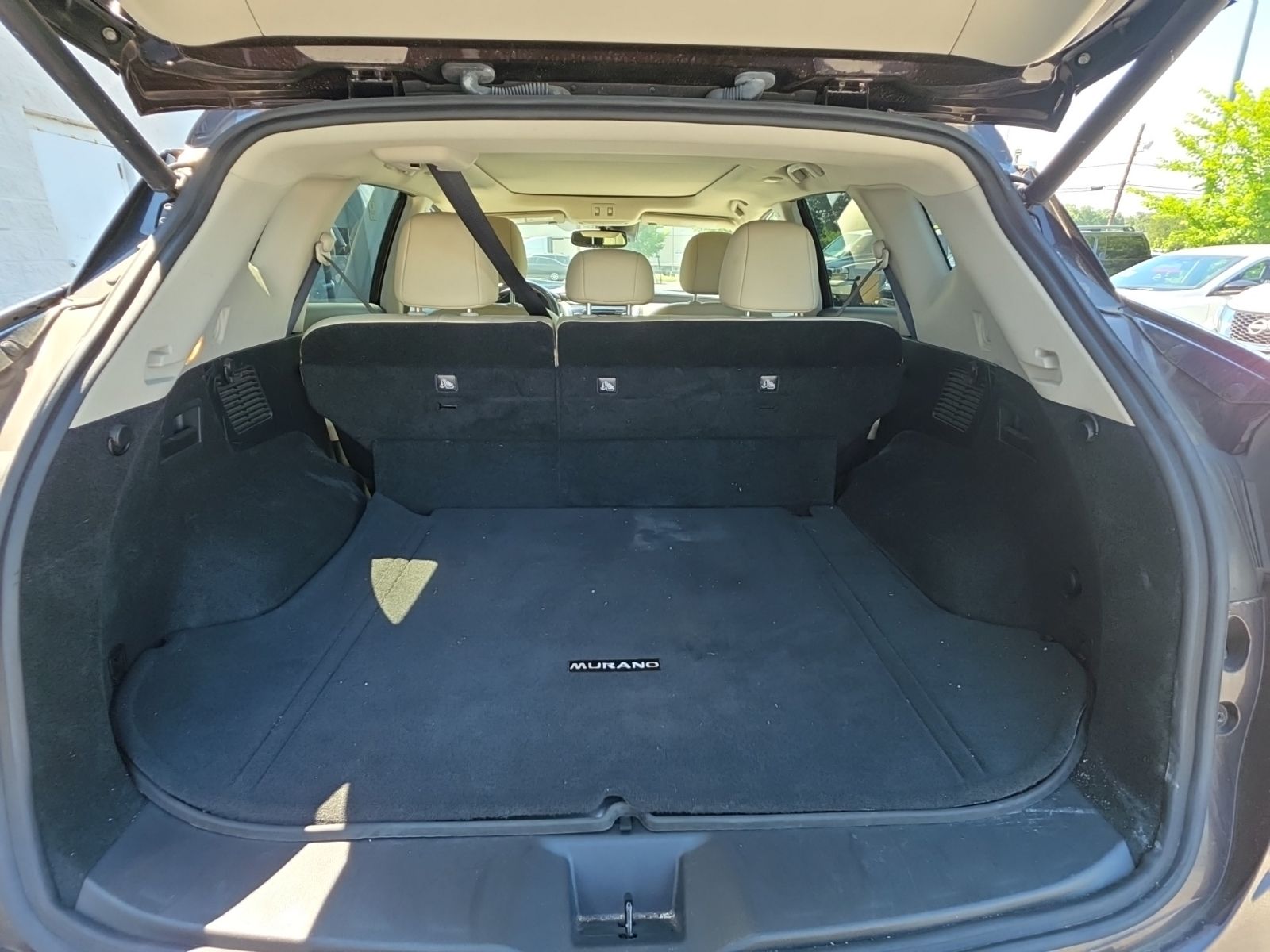 Used 2022 Brown Nissan Platinum image 9