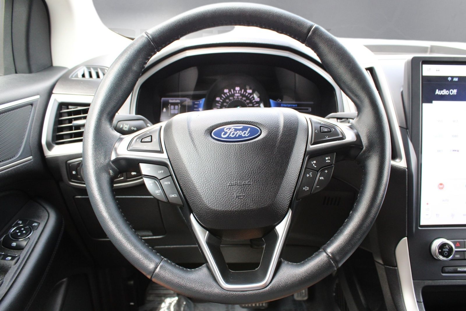 Used 2023 Silver Ford SEL image 3