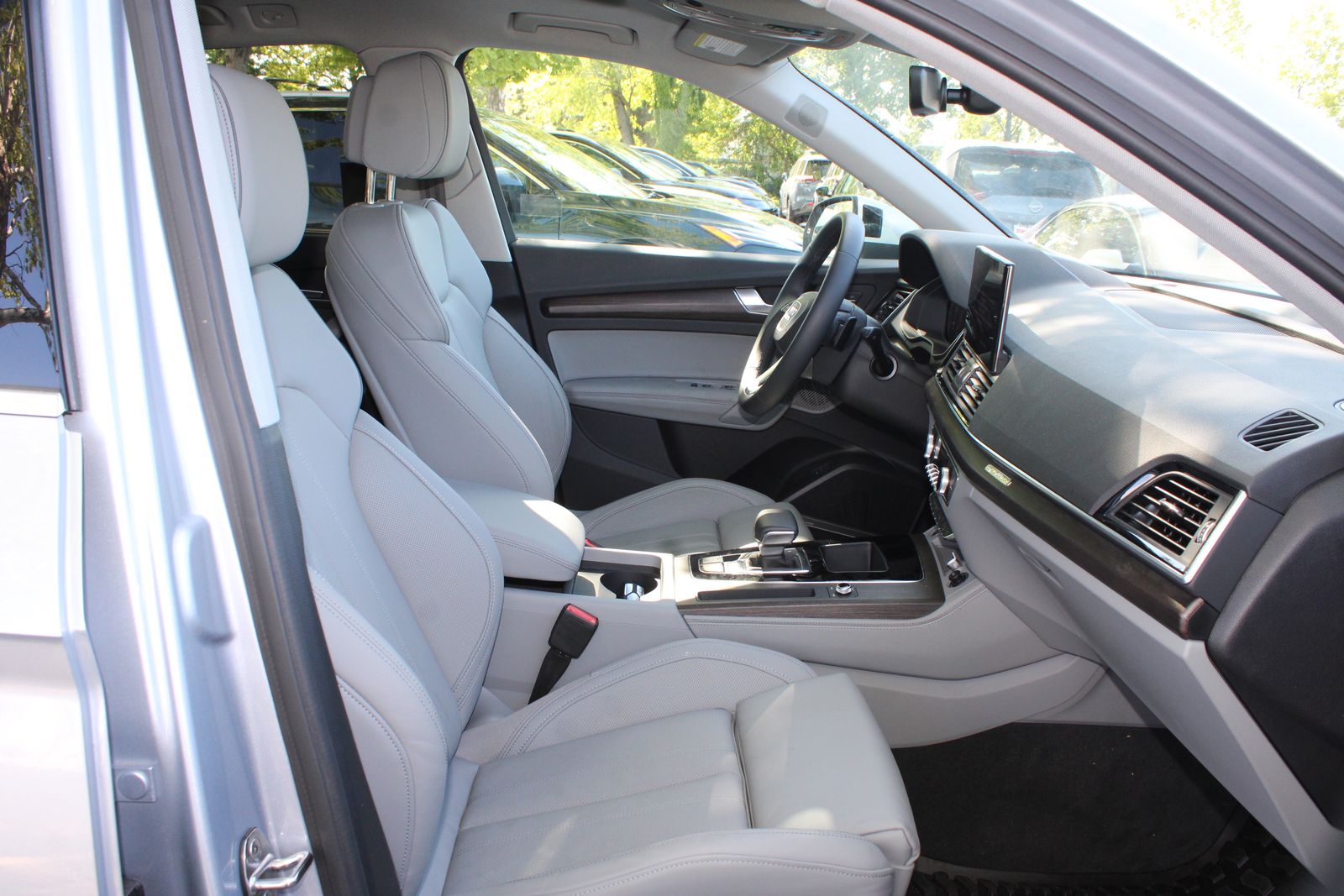 Used 2025  Audi 40 Premium Plus image 29