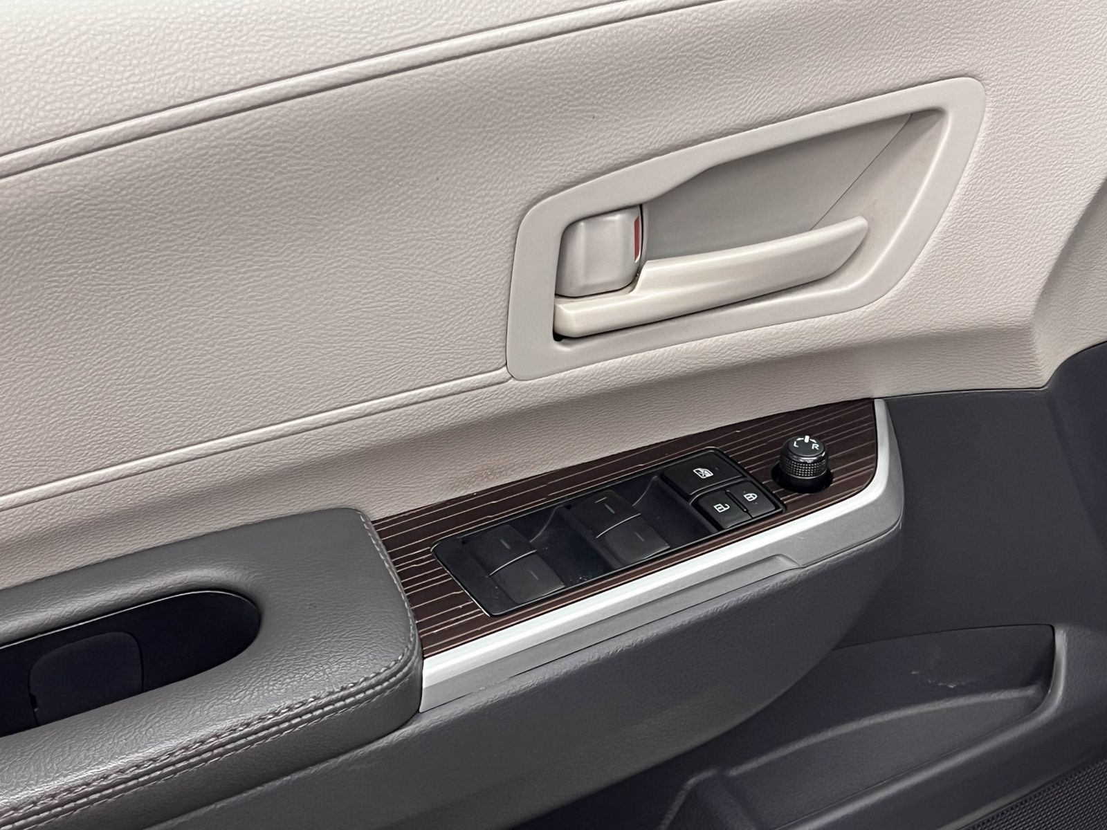 used 2023 Toyota Sienna car, priced at $33,788