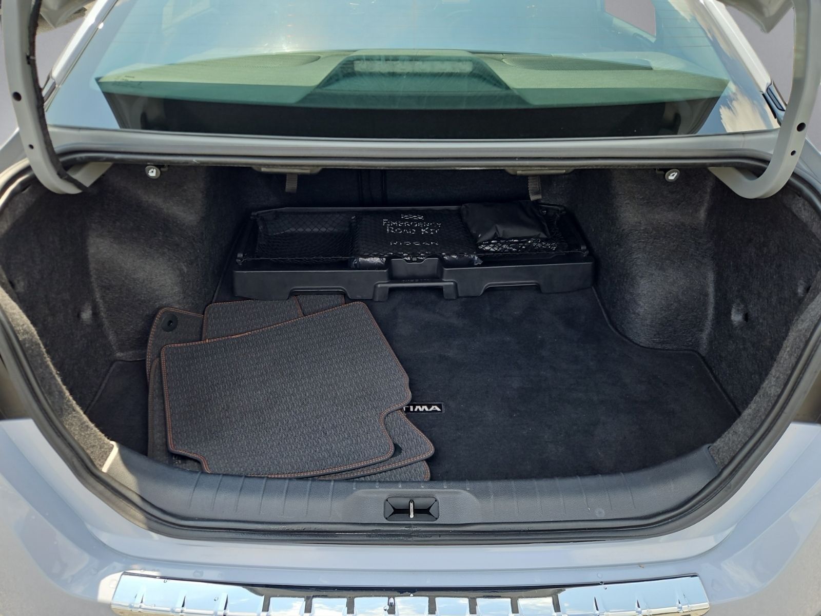 Used 2023 Gray Nissan 2.0 SR image 31