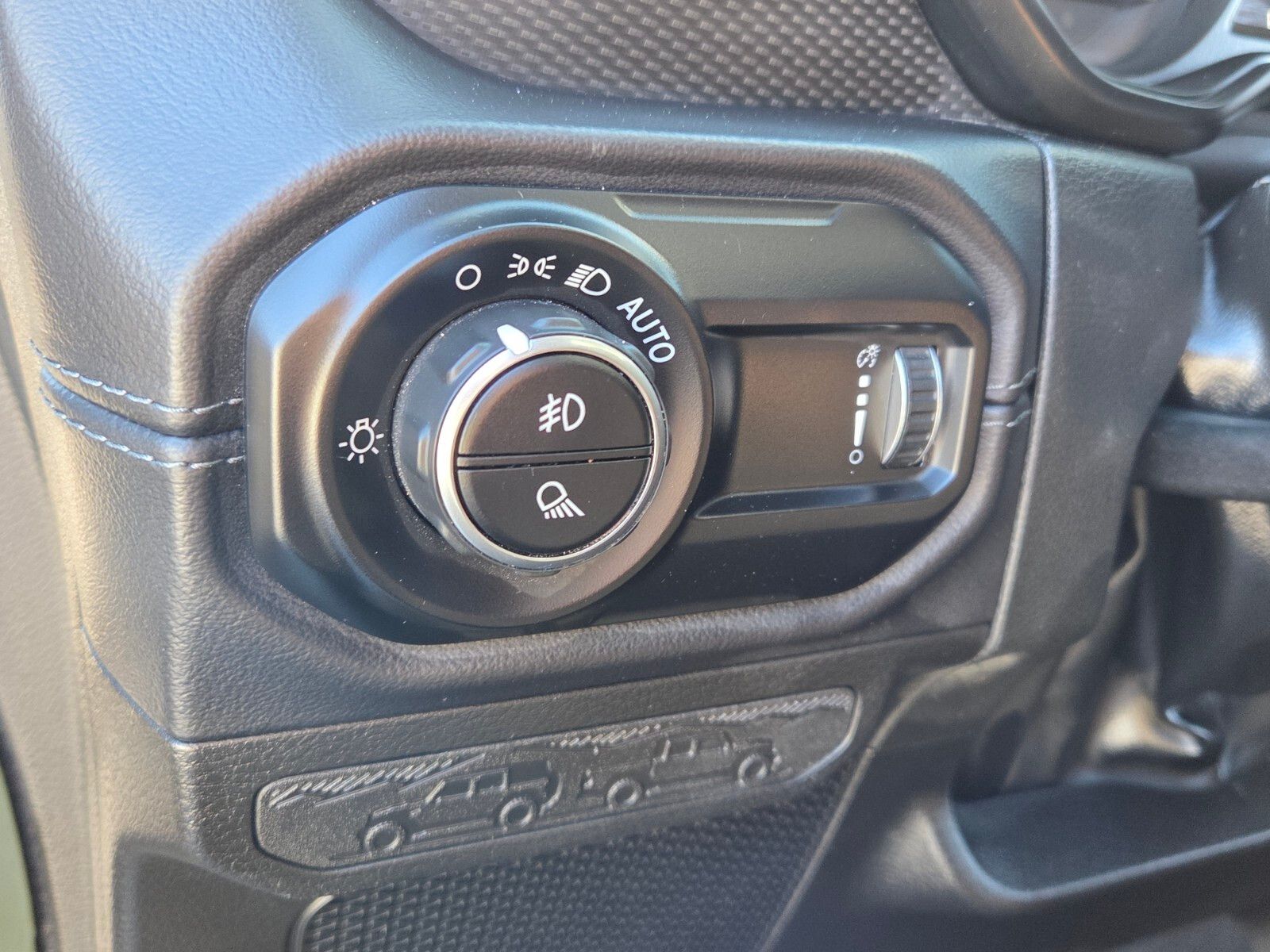 Used 2024 Sarge Green Clearcoat Jeep Mojave image 30