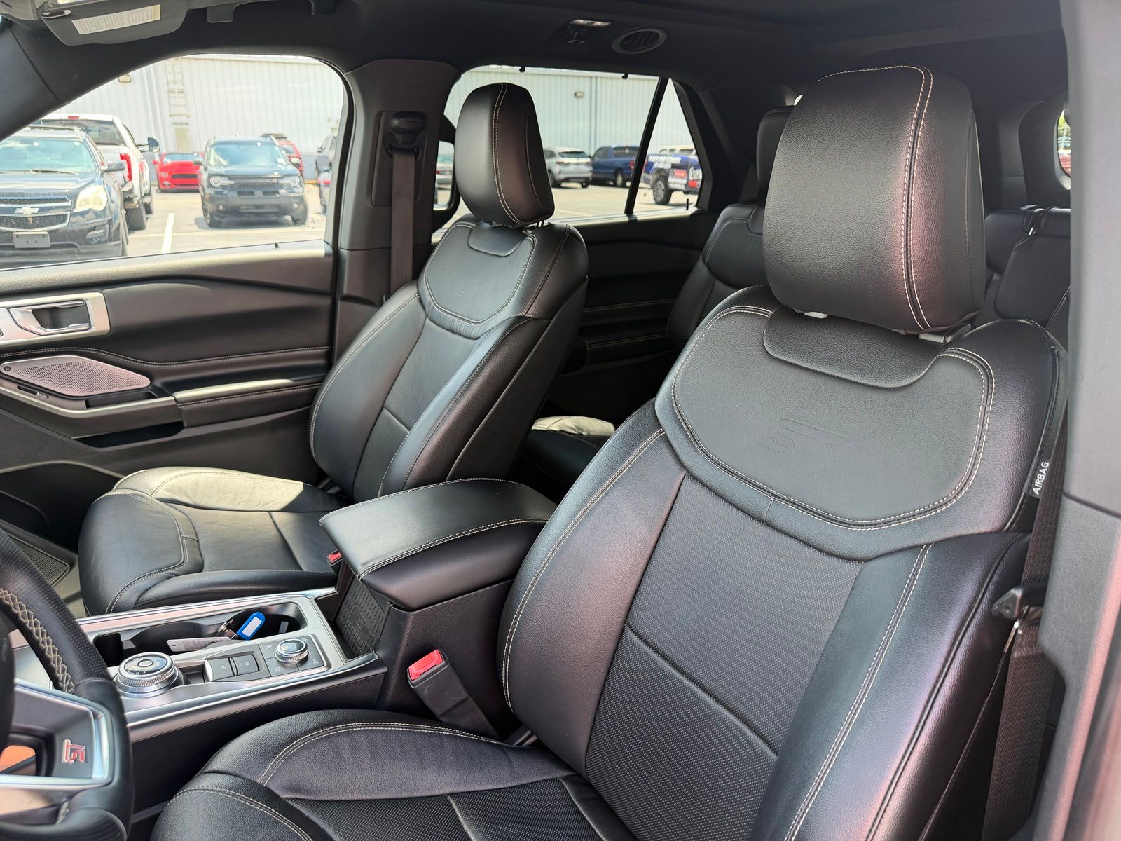 2020 Ford Explorer image 13