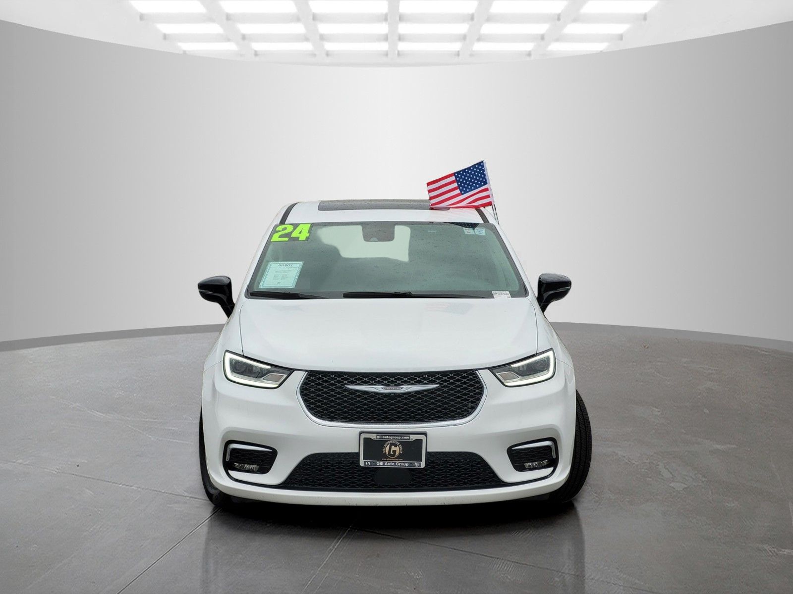 Used 2024 White Chrysler Limited image 2