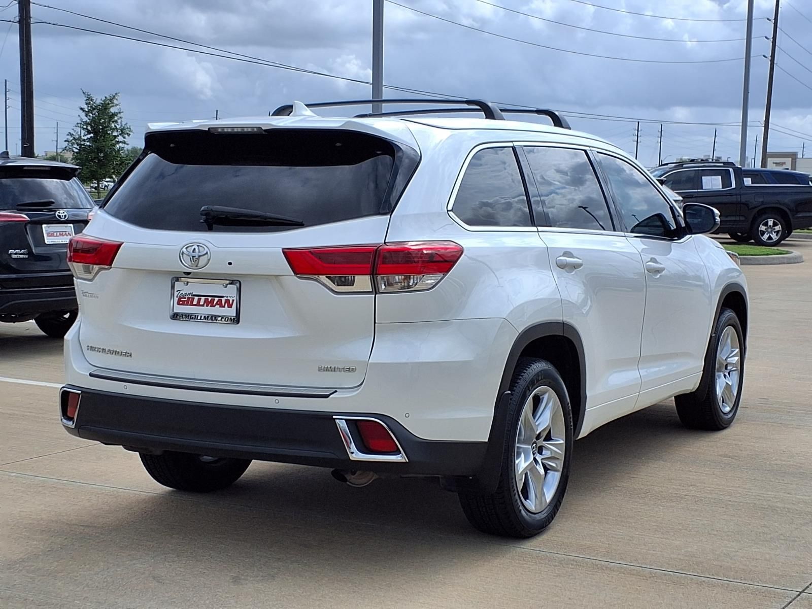 View vehicle photo 7