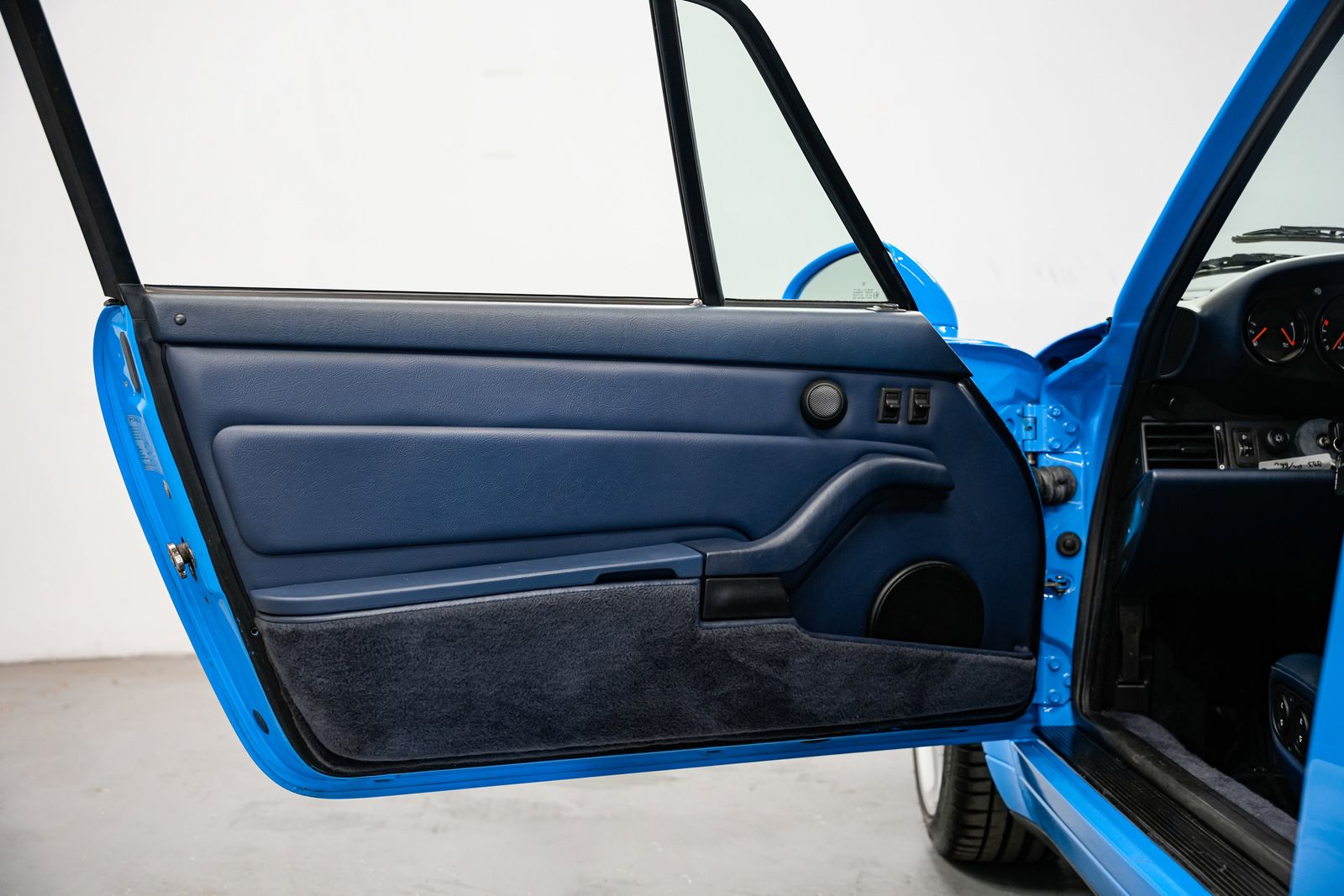 1994 Porsche 911 Carrera — photo 25