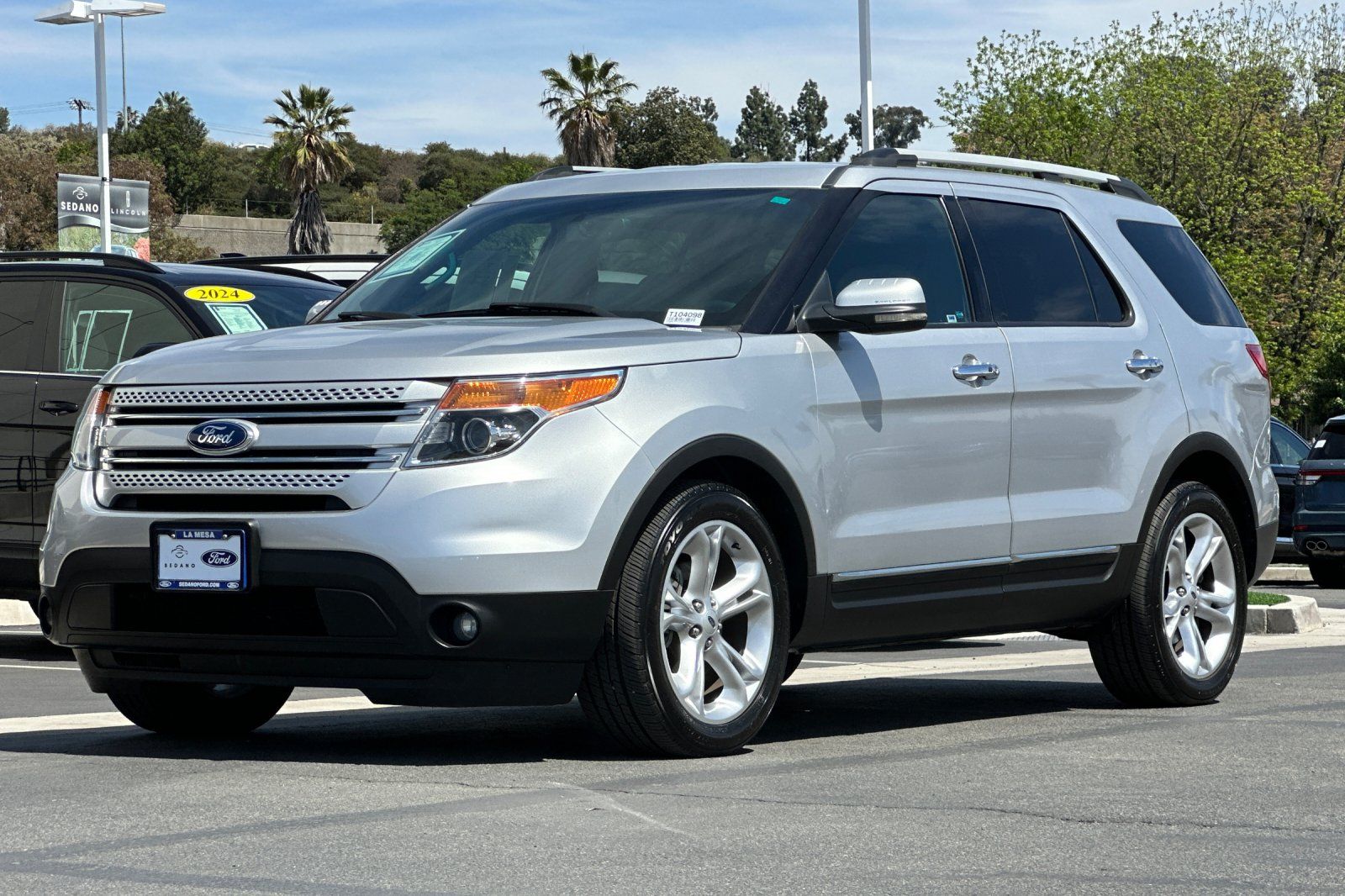 View vehicle photo 7