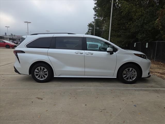 2025 Toyota Sienna XLE  at Gullo Toyota