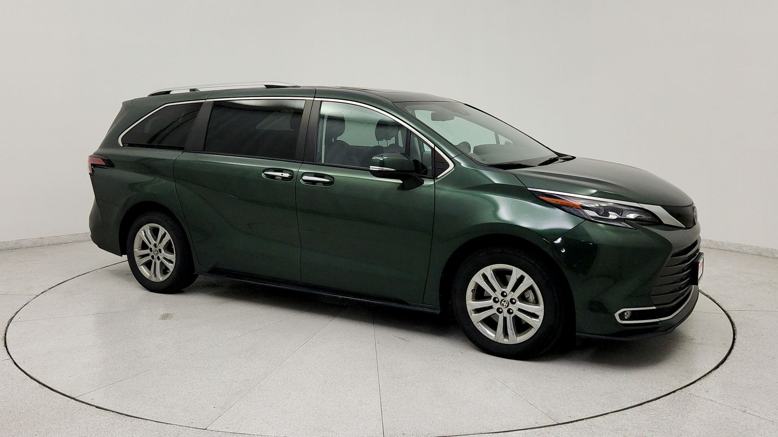 Used 2024  Toyota Platinum image 9