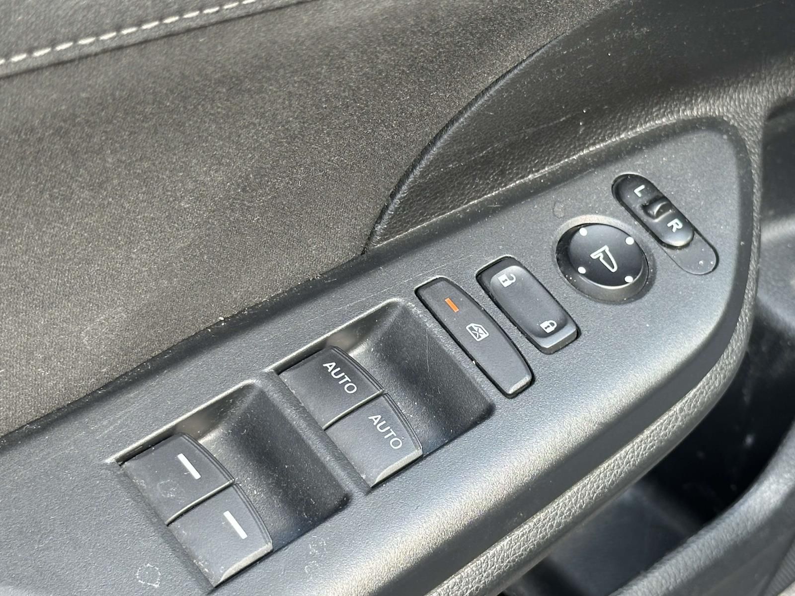 Used 2018  Honda EX image 23