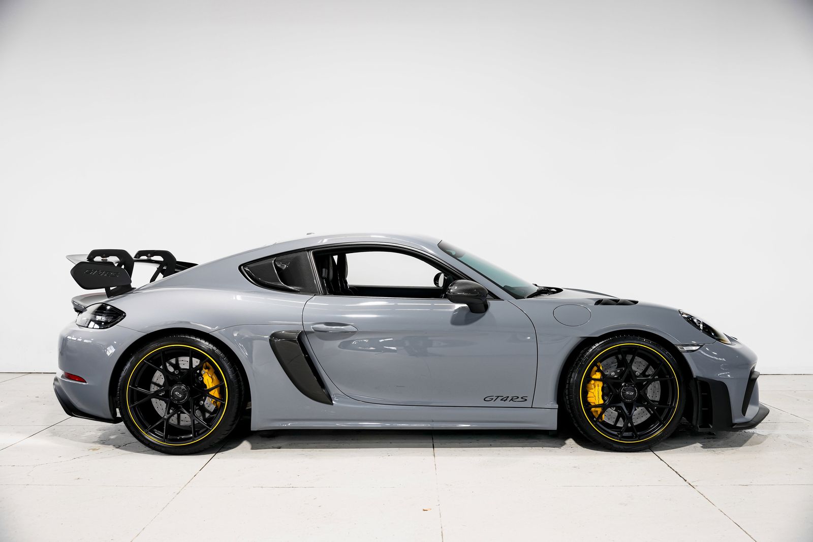 2023 Porsche 718 Cayman GT4 RS — photo 2