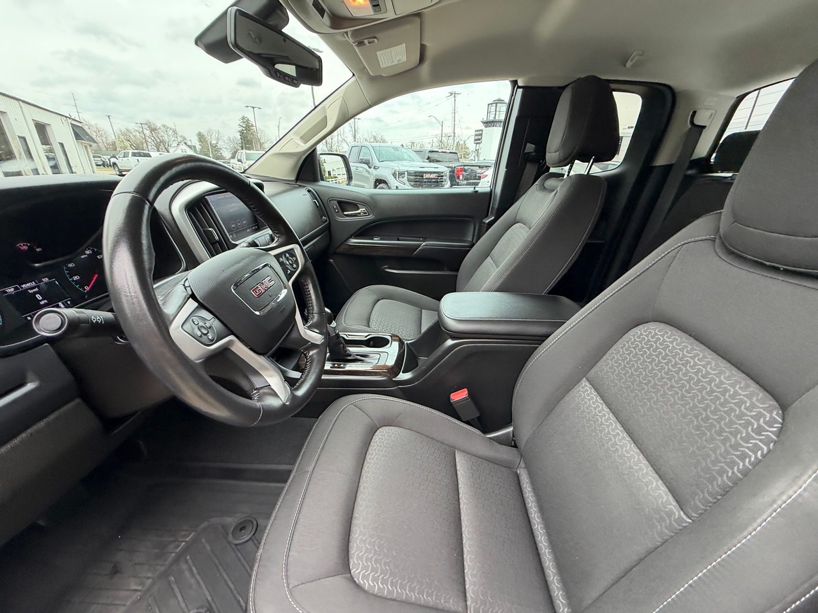 View vehicle photo 4