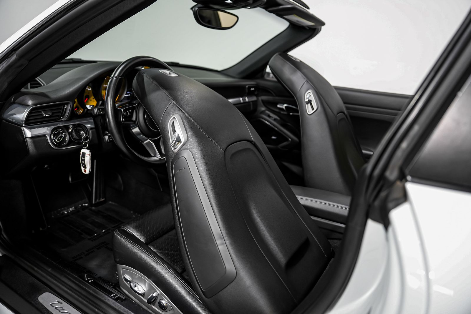 2017 Porsche 911 Targa 4 — photo 25