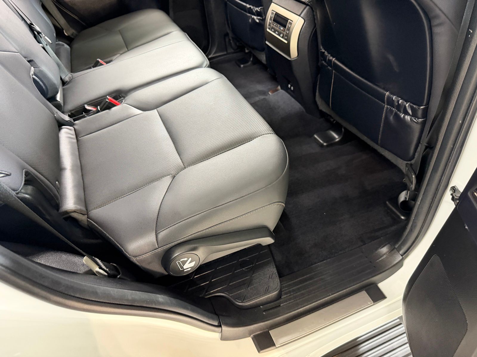 Used 2021  Lexus 460 image 45
