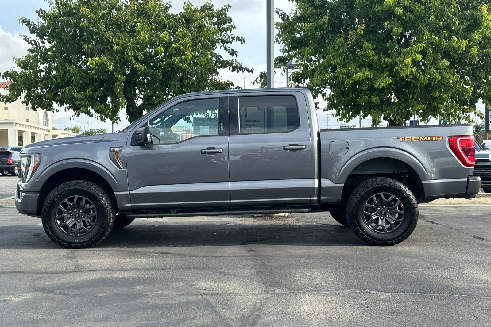 View vehicle photo 7