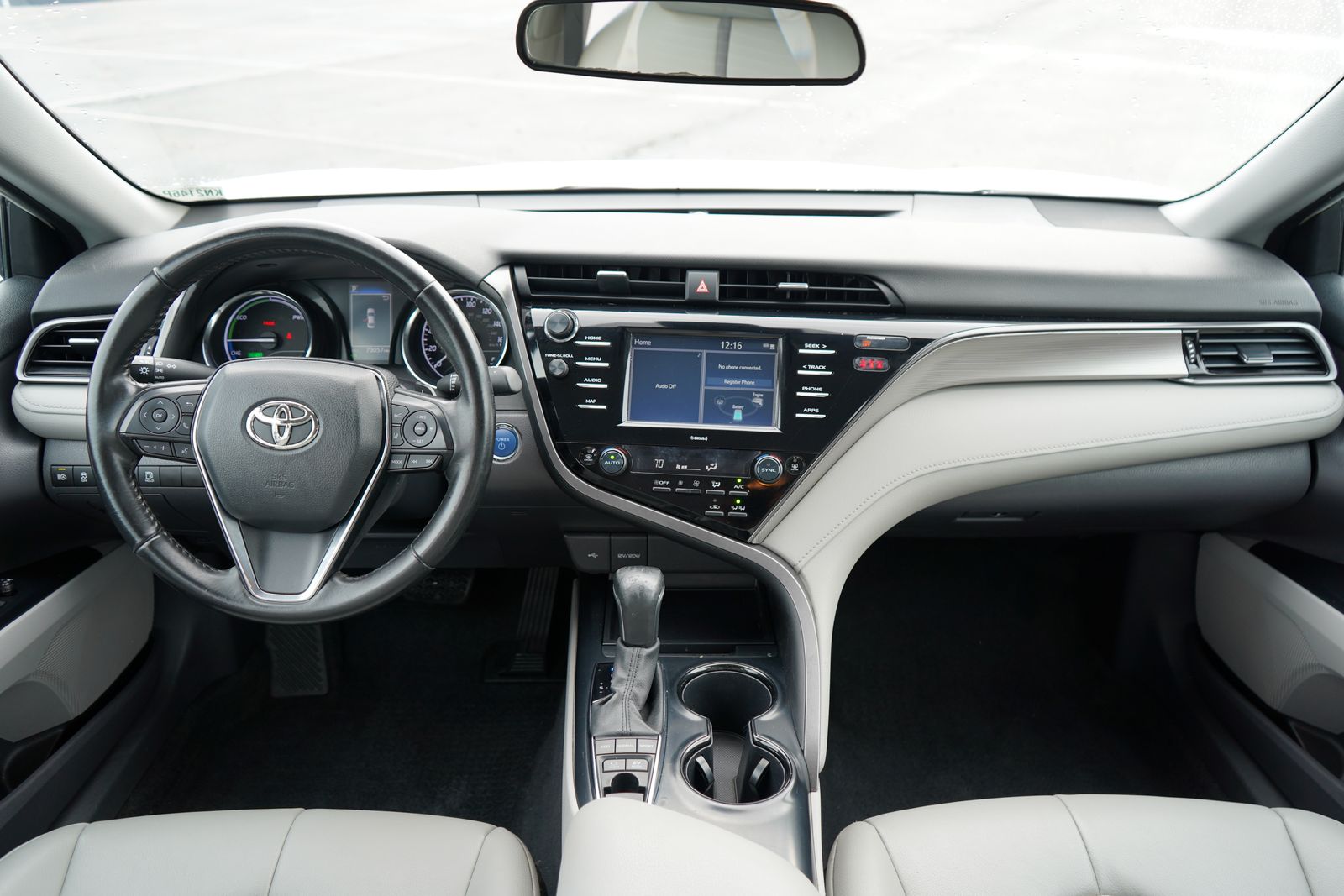 2020 Toyota Camry Hybrid SE 9