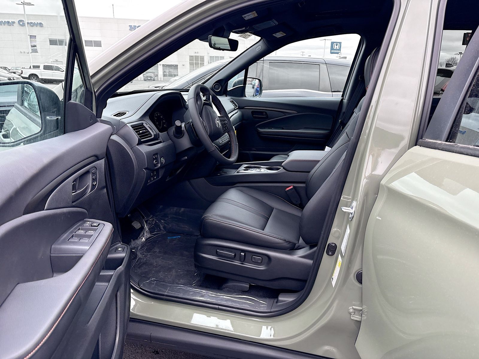 View vehicle photo 4