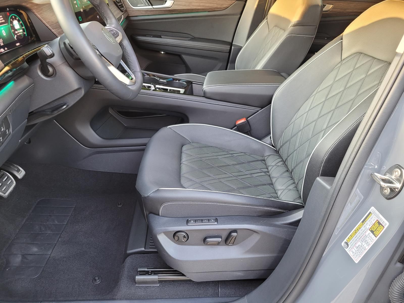 used 2025 Volkswagen Atlas car, priced at $44,900