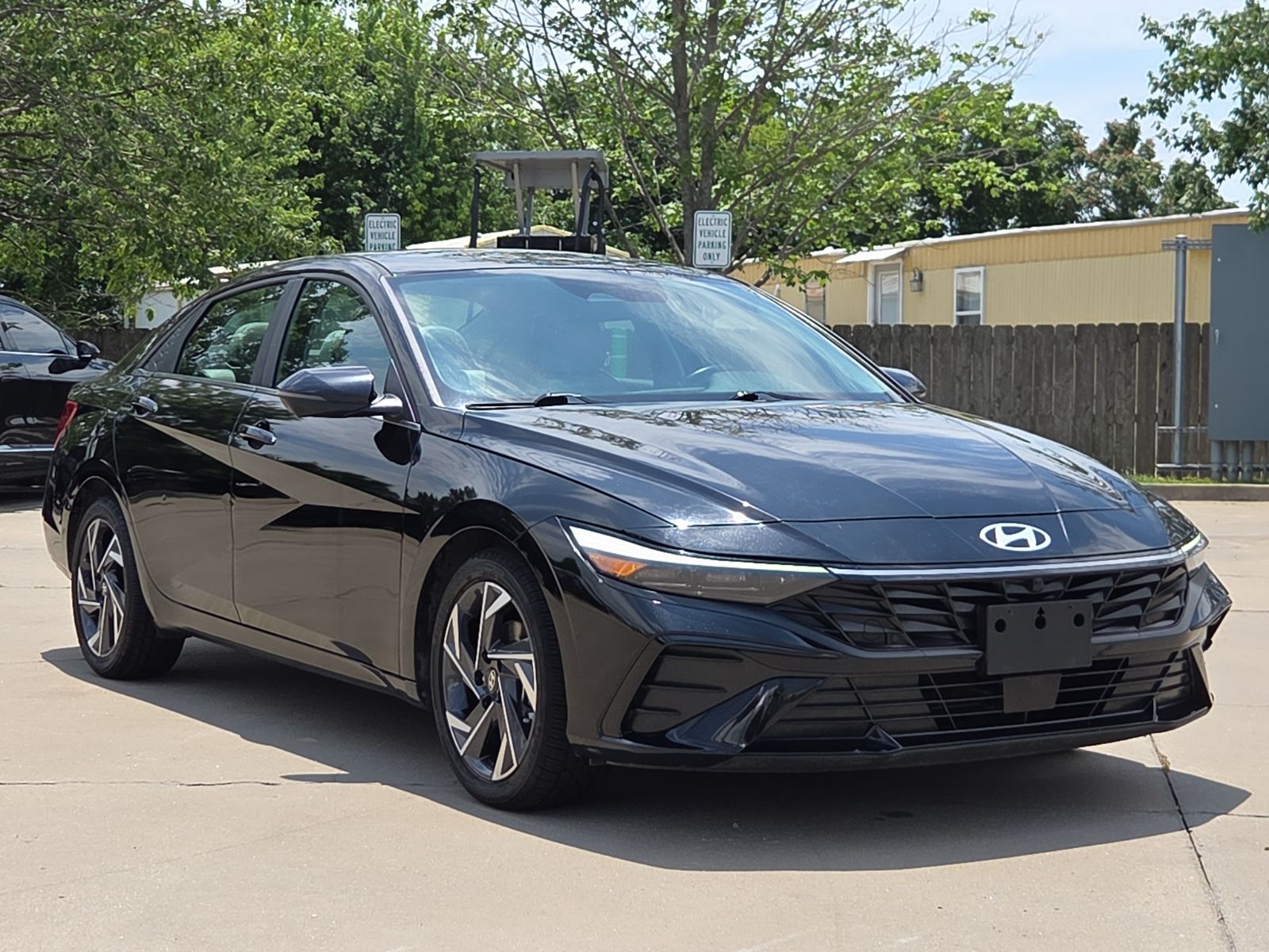 Abyss Black 2024 Hyundai Elantra Sedan Front-Wheel Drive Continuously Variable Transmission
