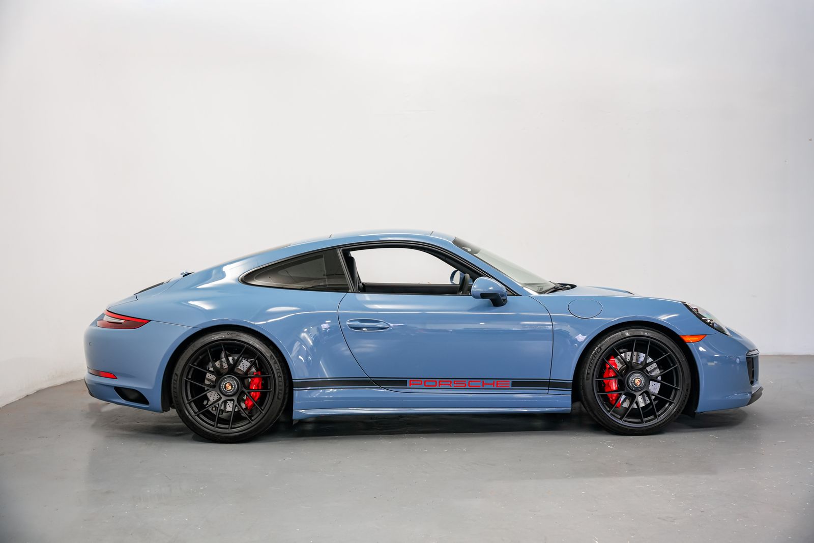 2019 Porsche 911 Carrera 4 GTS — photo 3