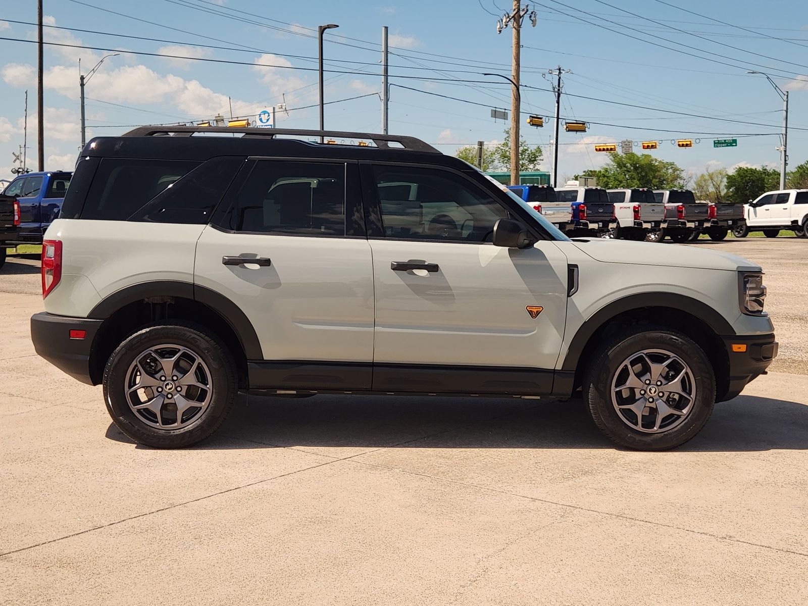 View vehicle photo 7