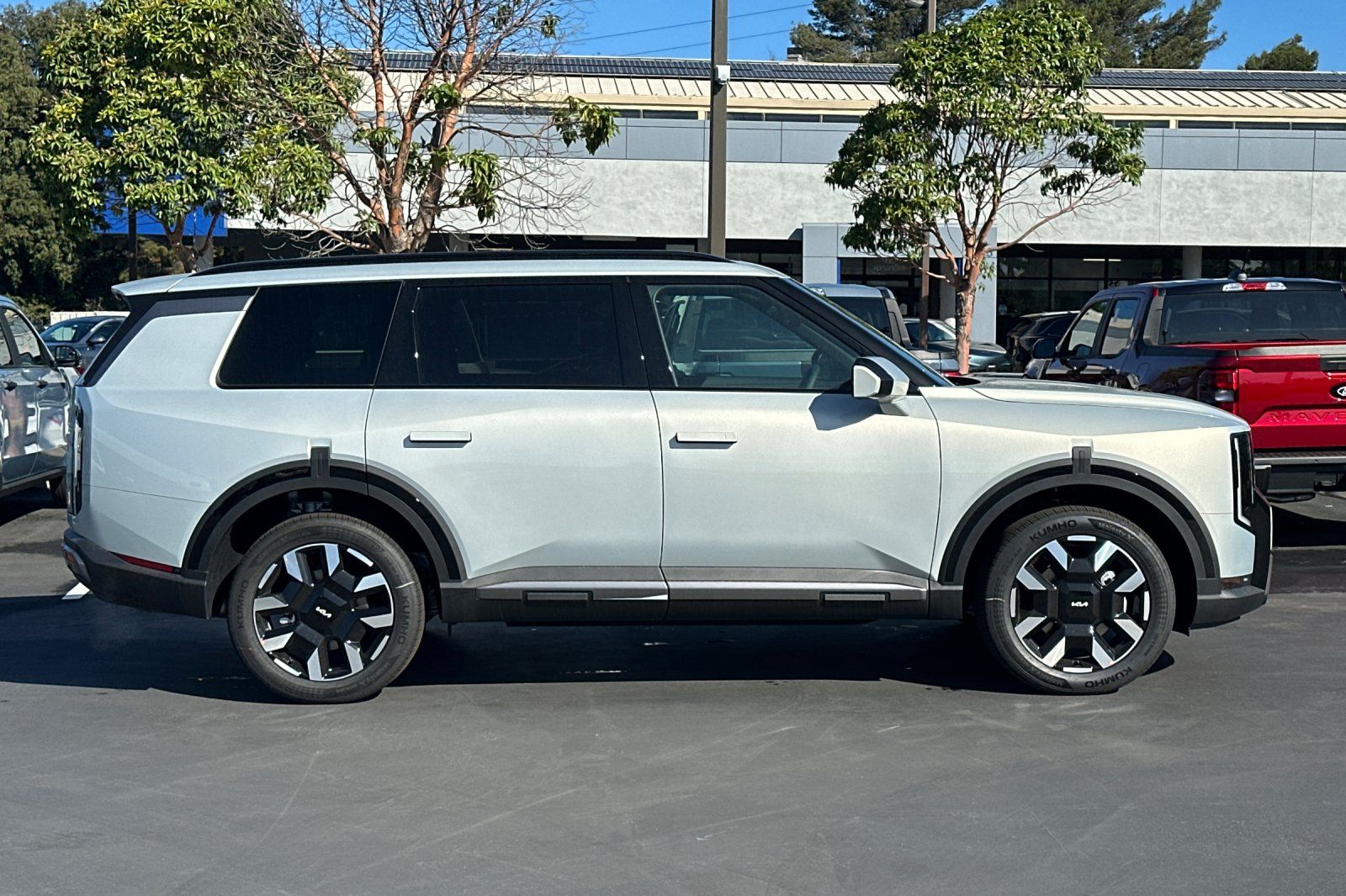 View vehicle photo 3