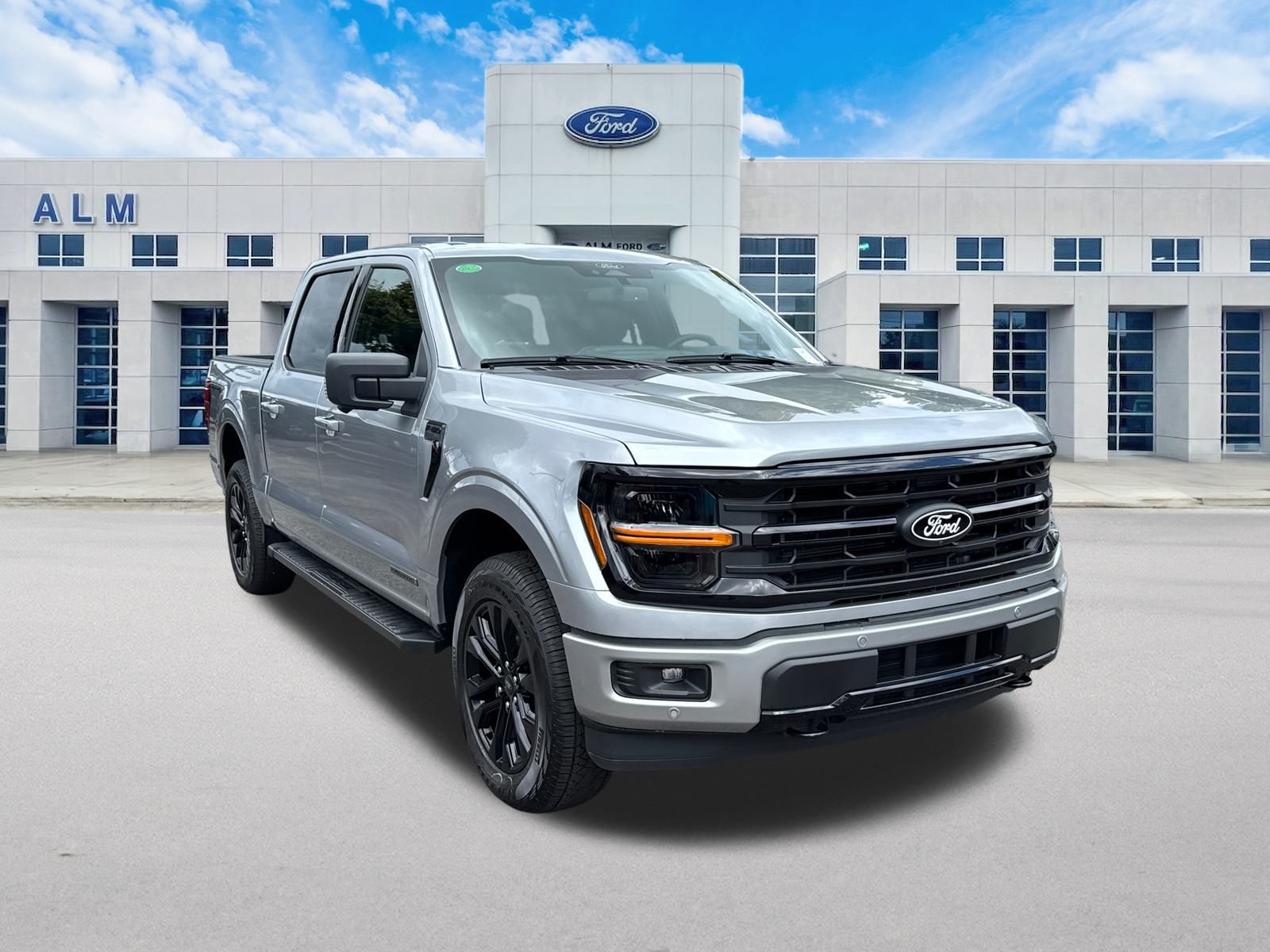 New 2025 Iconic Silver Metallic Ford XLT image 4
