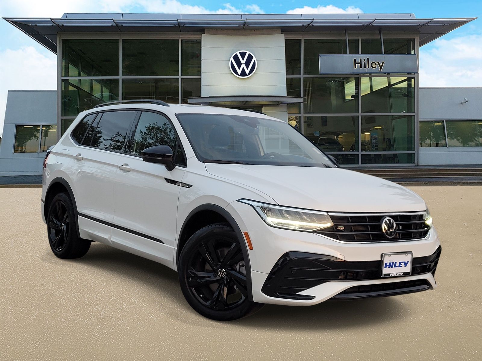 2024 Volkswagen Tiguan 2.0T SE R-Line Black