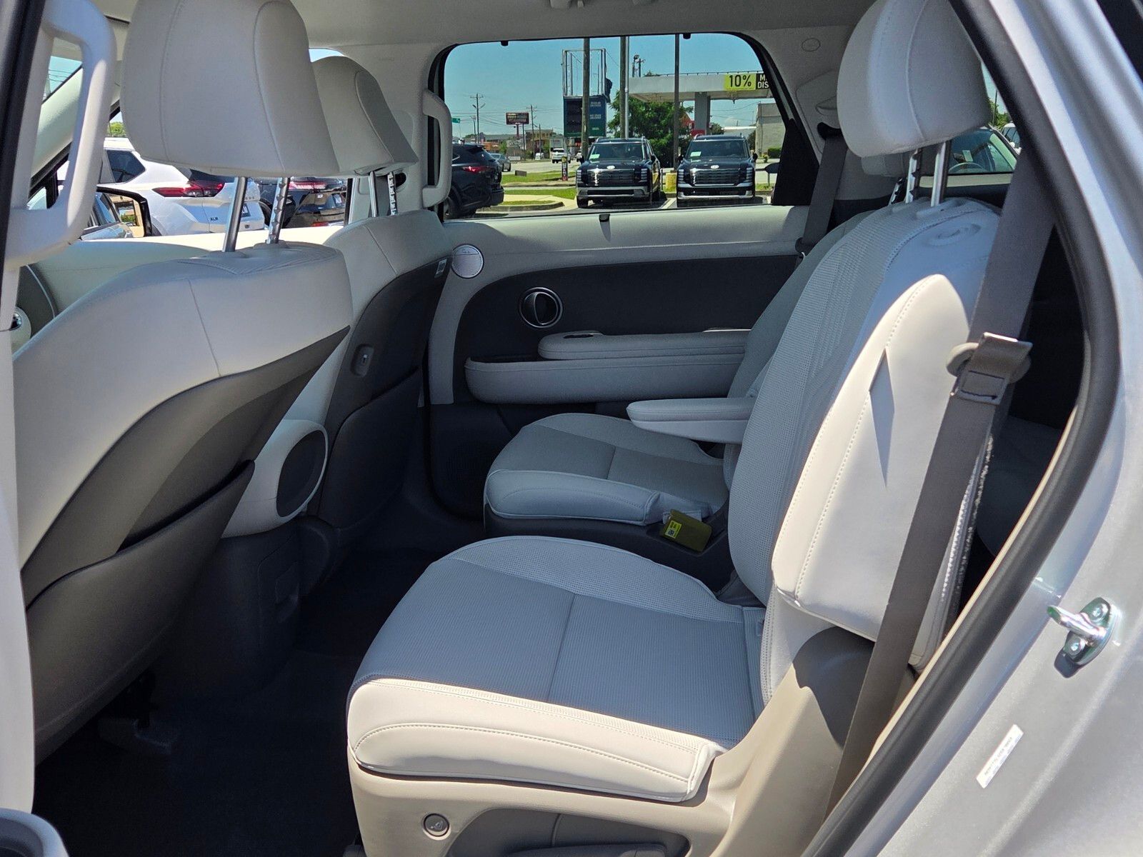 New 2026 Silver HYUNDAI SEL image 6