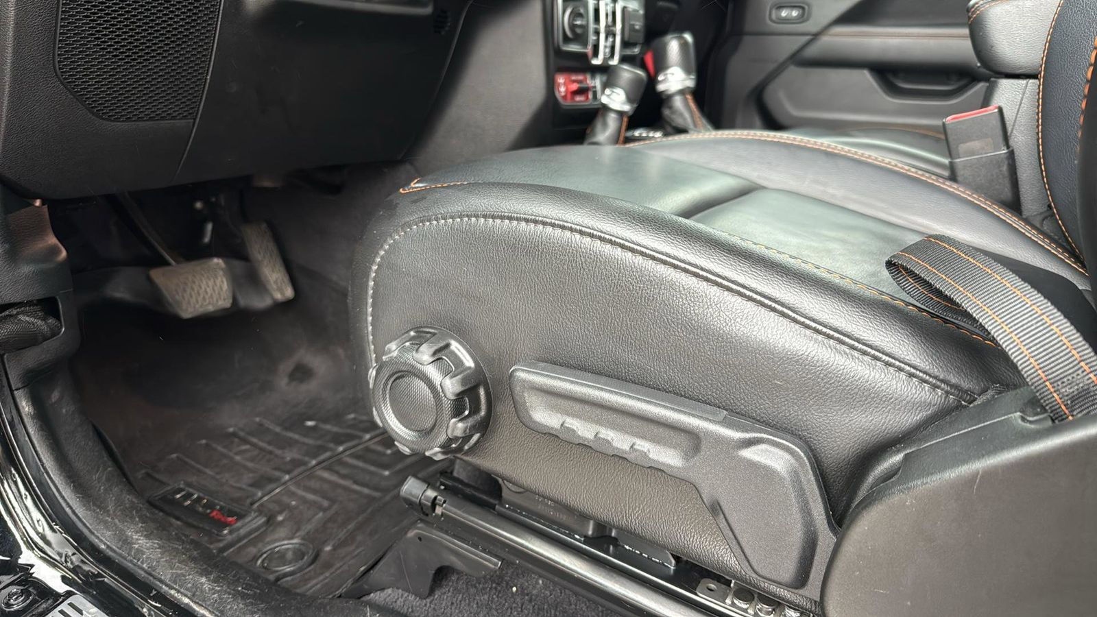 Used Car 2021 Jeep Gladiator  Mojave For Sale Under $40,000 In Austin, Texas
