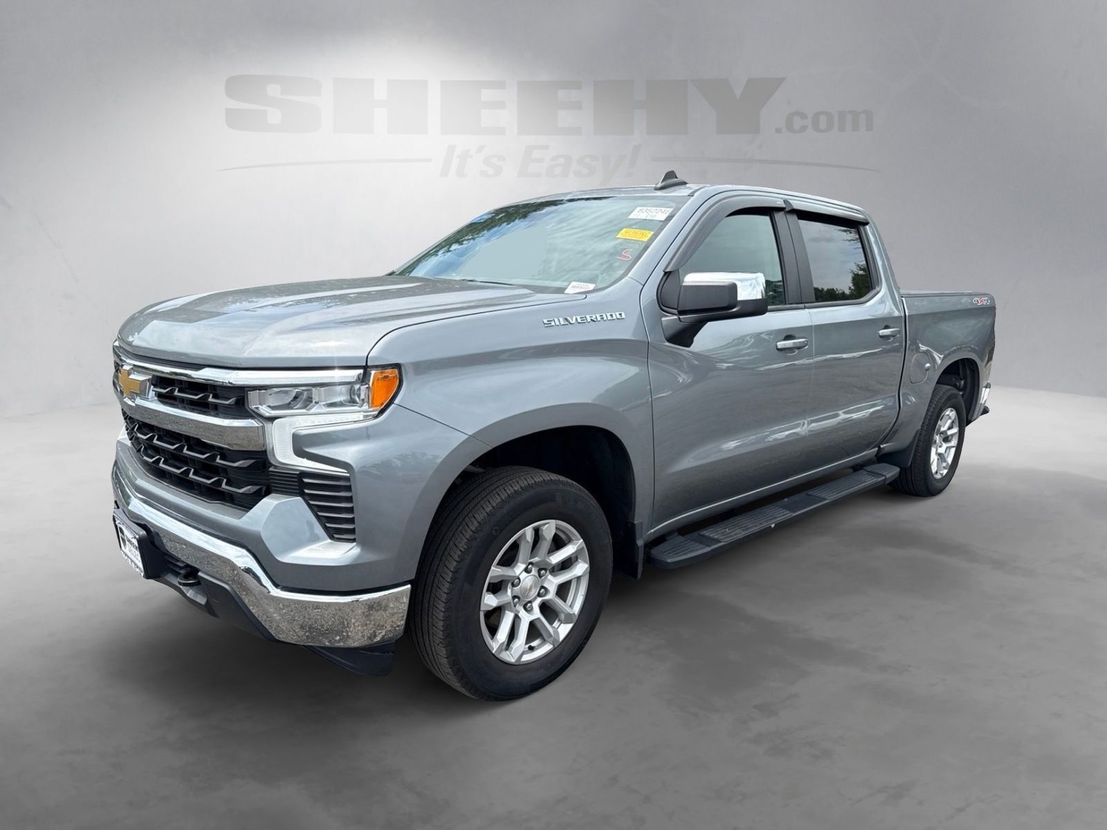 Used 2023 Gray Chevrolet LT image 18