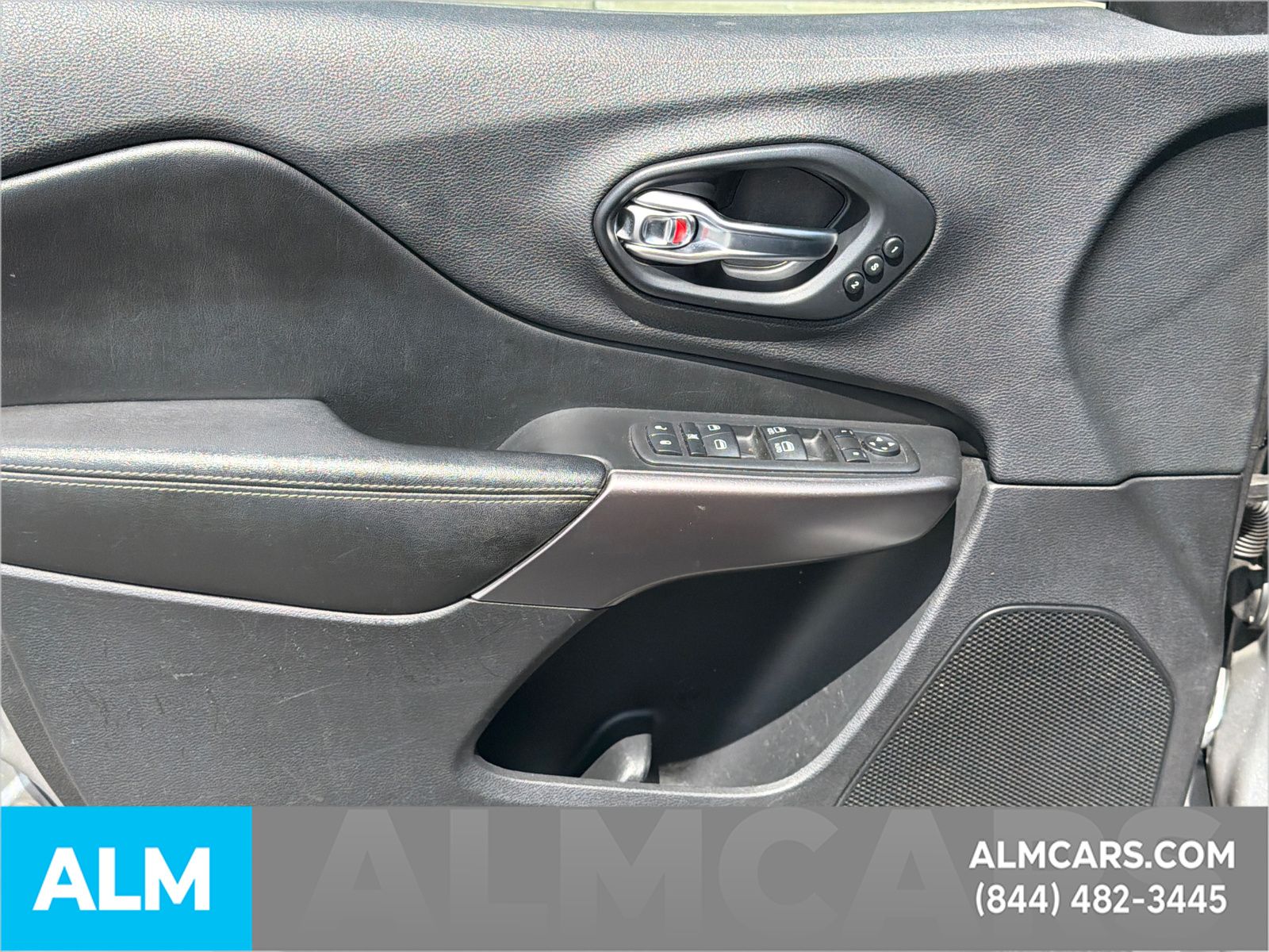 Used 2019 Silver Jeep Limited image 11