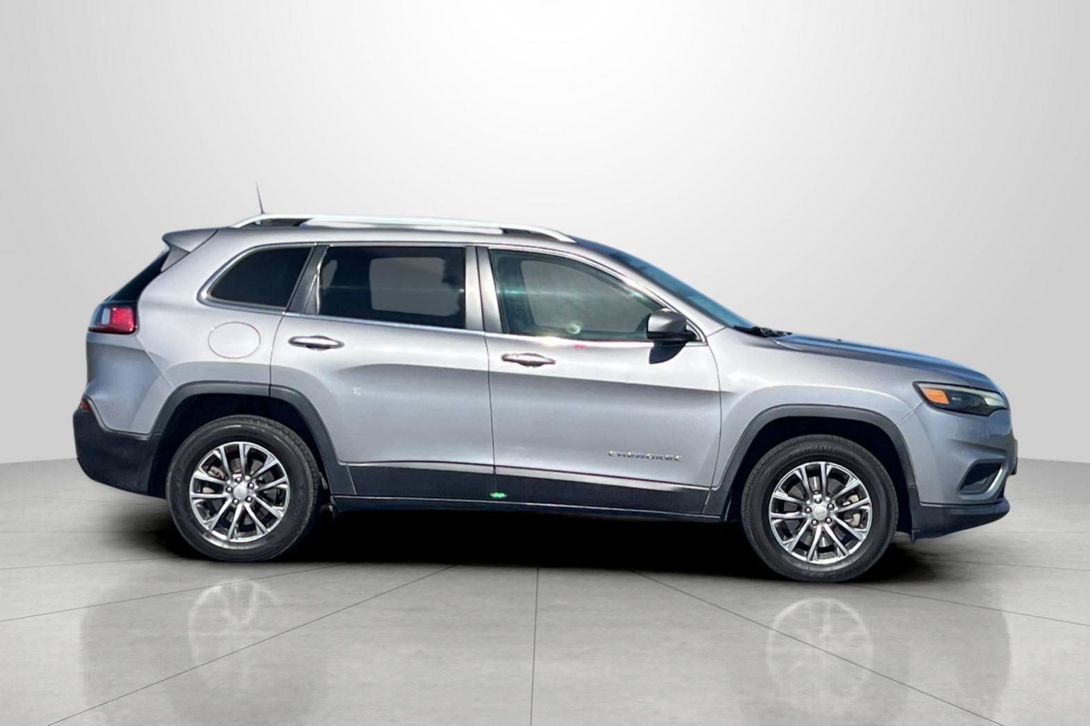 View vehicle photo 3