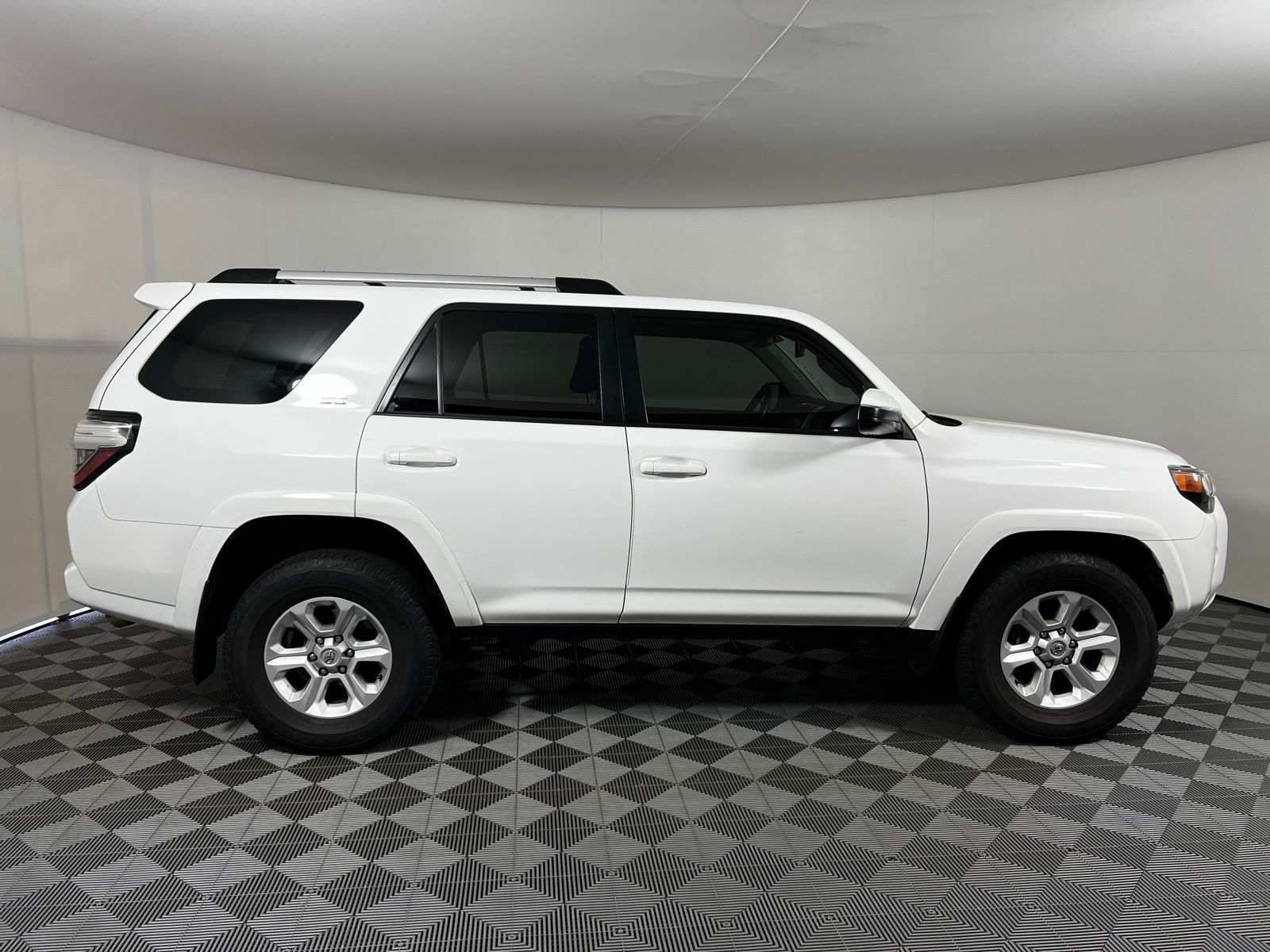 Thumbnail: 2022 Toyota 4Runner - 4
