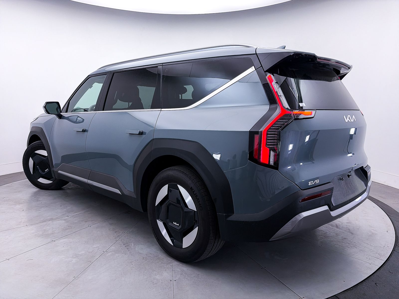 Used 2024 Kia Ev9 Wind with VIN KNDAFFS53R6035432 for sale in Scottsdale, AZ