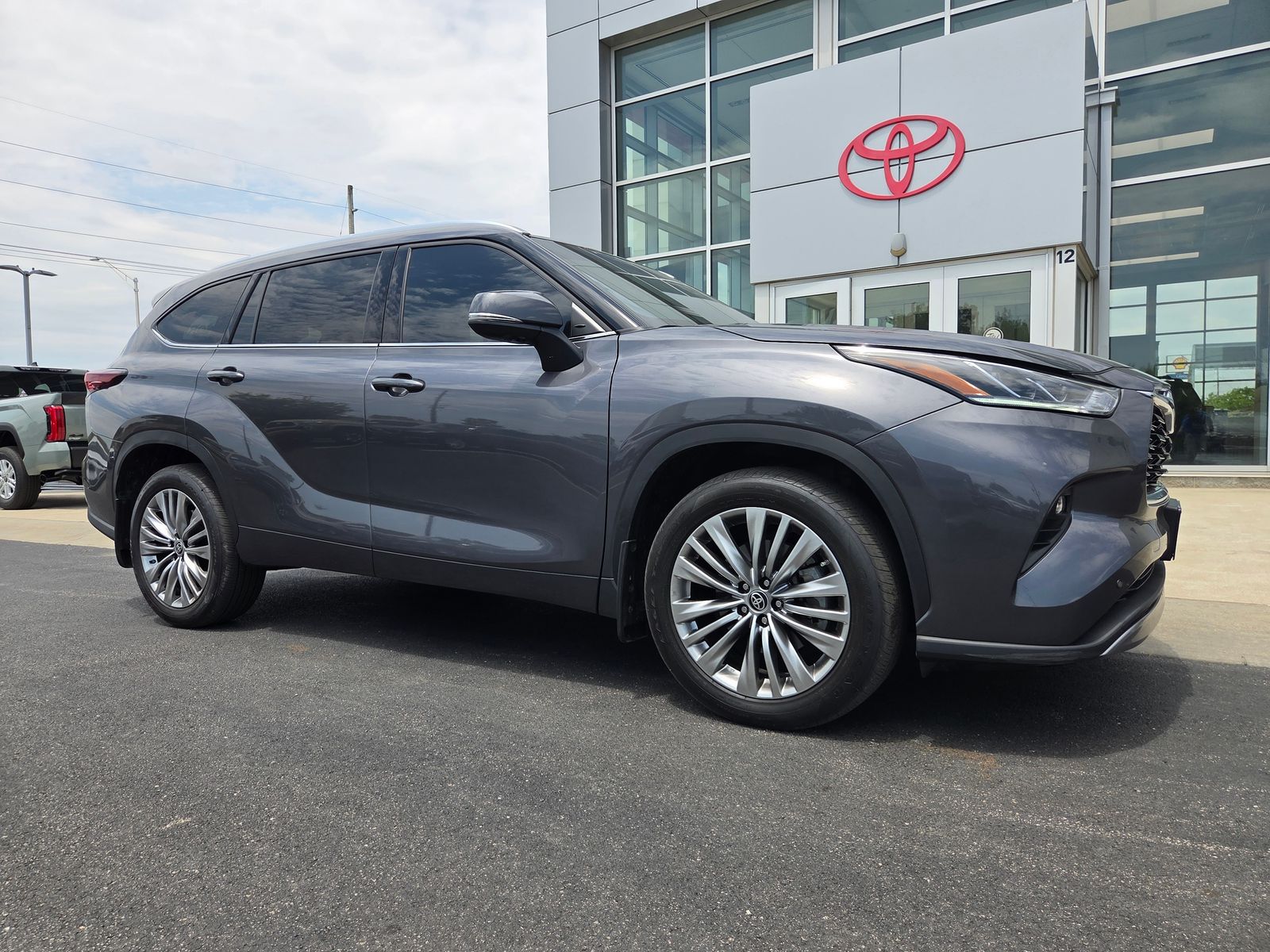2024 Toyota Highlander Platinum