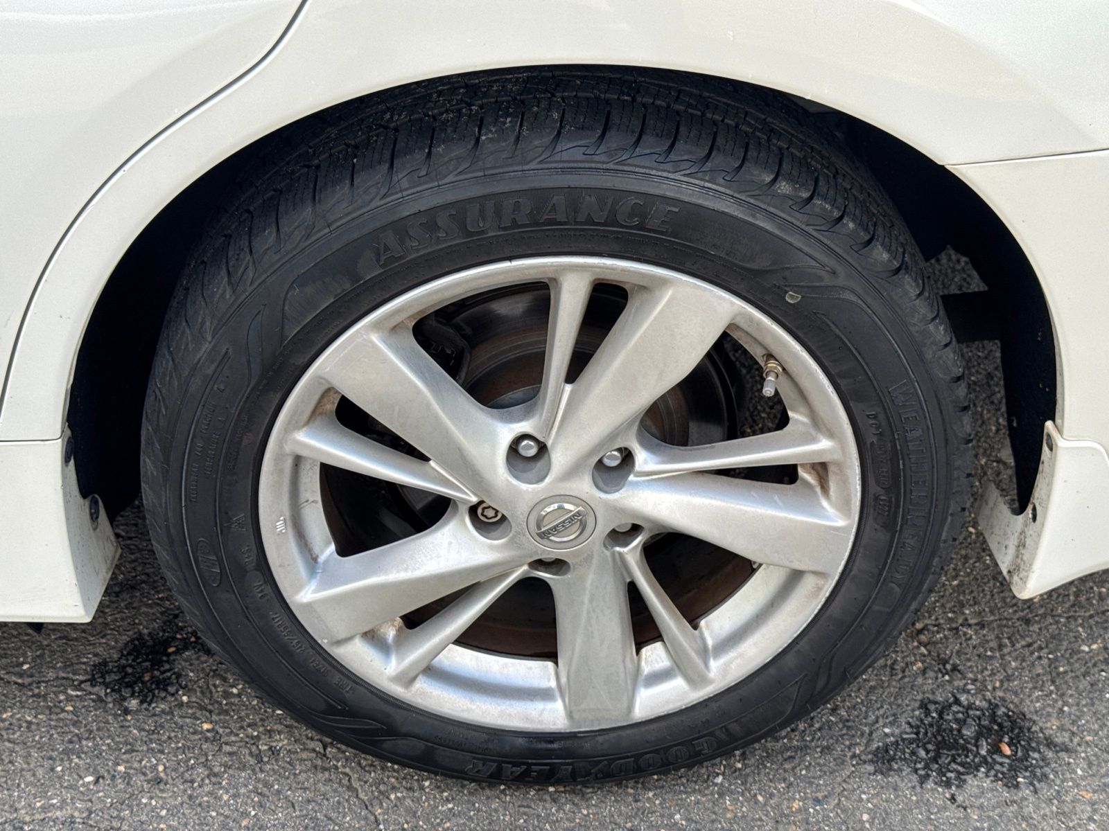 Used 2015 Pearl White Nissan 2.5 SL image 24