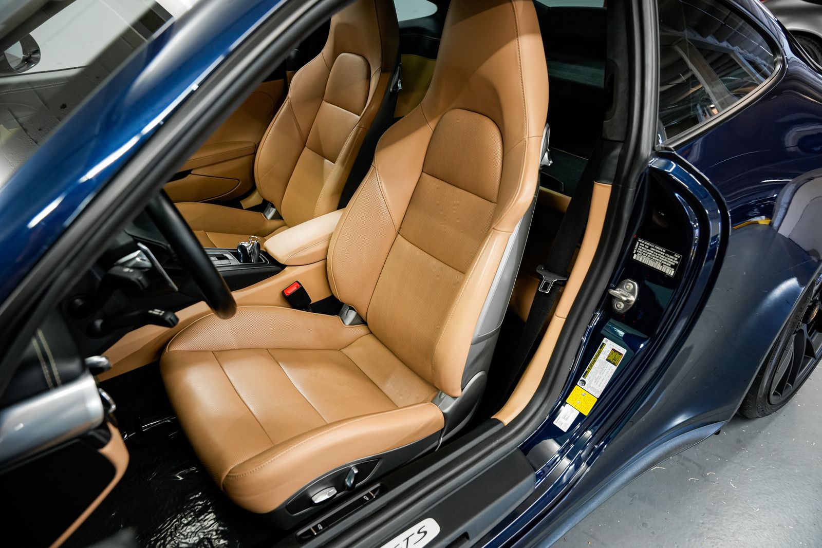 2018 Porsche 911 Carrera GTS — photo 18
