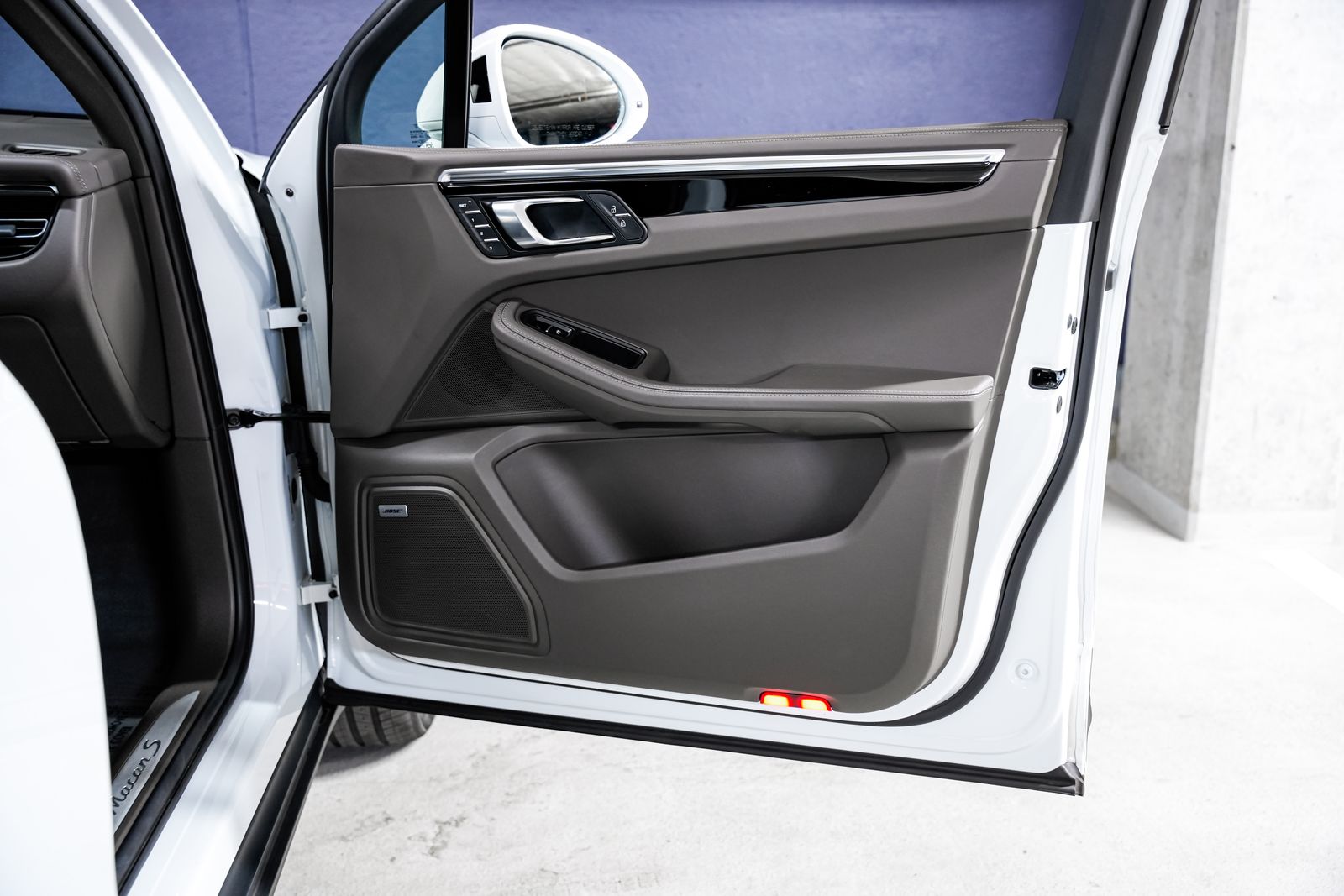 2024 Porsche Macan S — photo 25