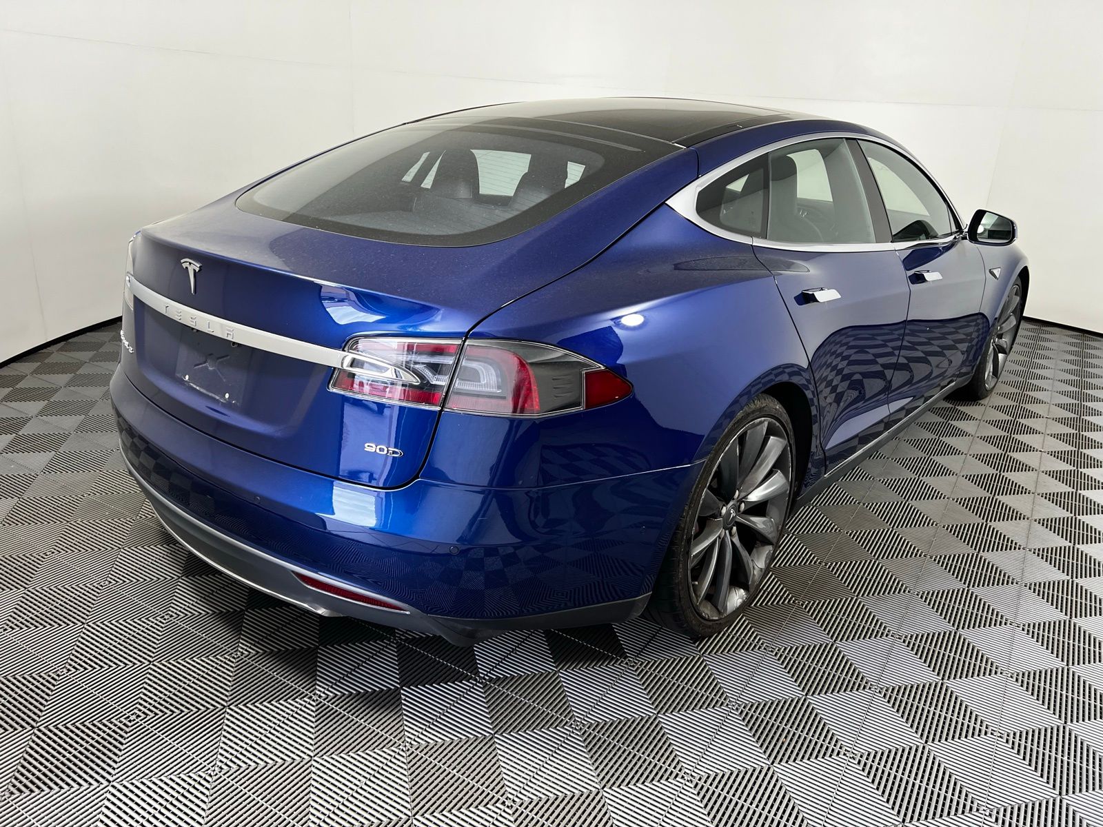 Thumbnail: 2016 Tesla Model S - 5